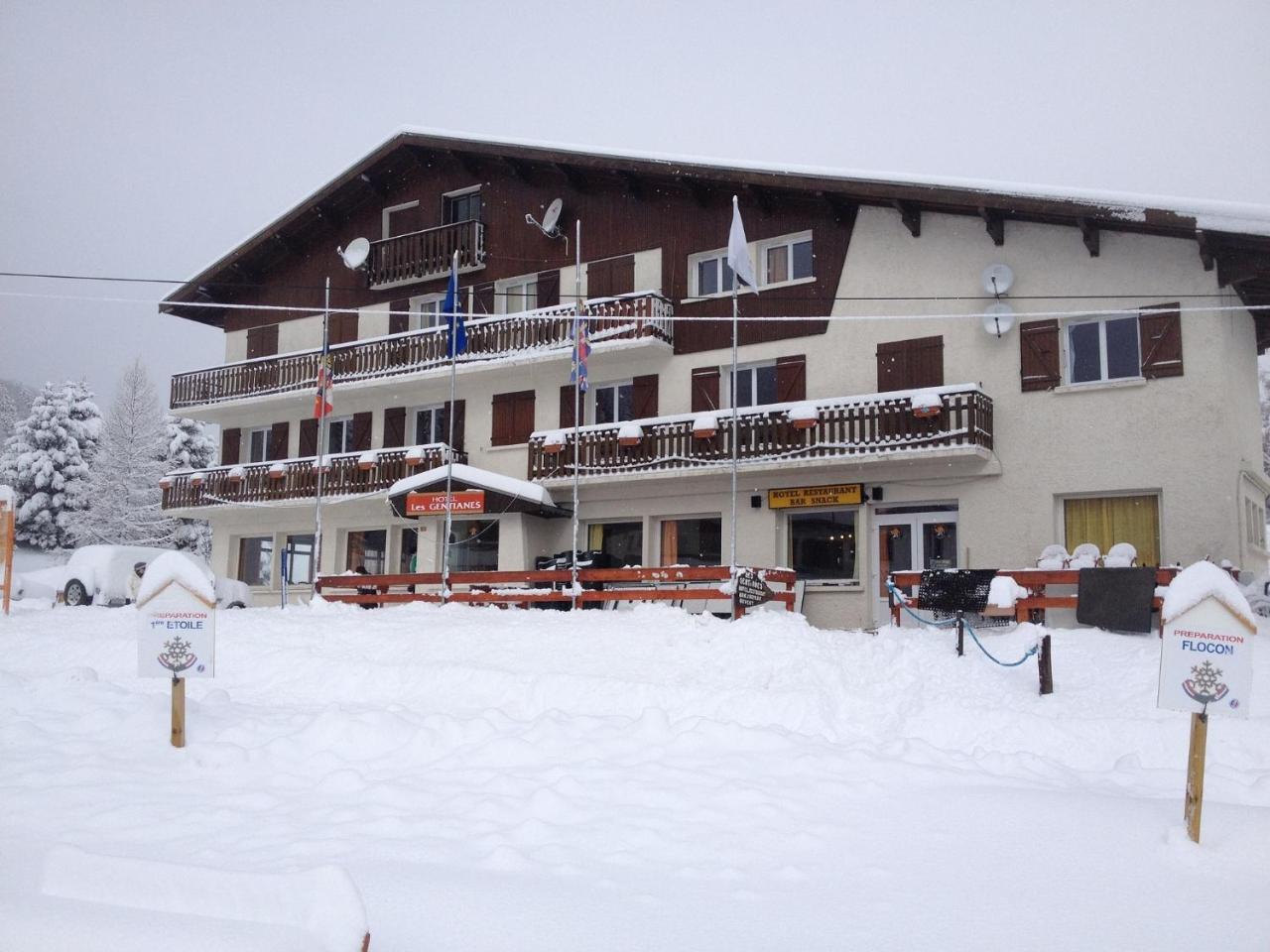 Hotel Les Gentianes La Morte Екстериор снимка
